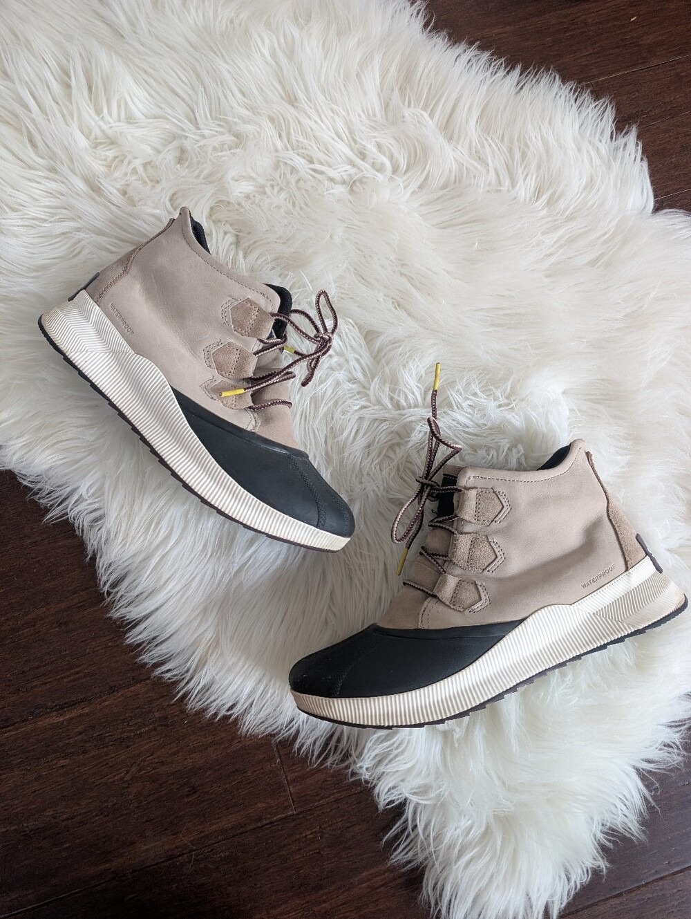 Sorel Out N About Waterproof III Classic Duck Boots Women's Tan Suede 10.5